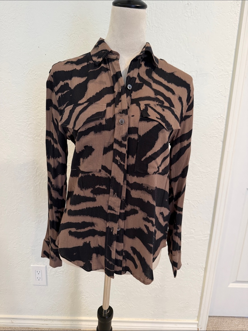 Rails Brown & Black Animal Print Button Down Shirt size XS